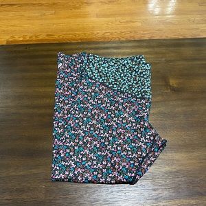 Nike multi colored leggings.